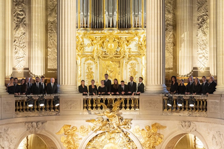 Interprétation des œuvres de Mozart et Beethoven sur la scène de la Salle Gaveau à Paris