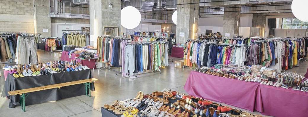 Articles de mode et accessoires de luxe proposés pendant la Grande Braderie de la Mode AIDES